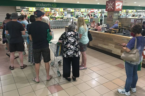 Perth Ene 2021 Línea Personas Fuera Del Supermercado Woolworths Los —  Fotos de Stock