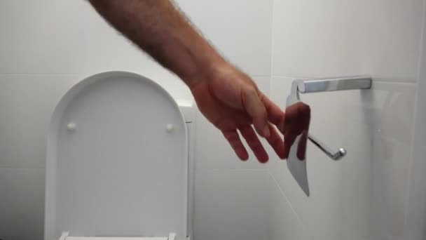 Person Changing Toilet Paper Toilet Paper Holder Orientation Home Restroom — Stock Video