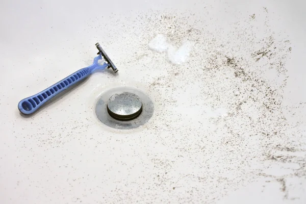 Rasoir Avec Cheveux Rasés Dans Lavabo Salle Bain — Photo