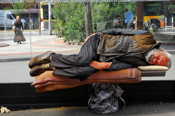 Marsellie May 2008 Elderly French Homeless Man Sleeps Bus Stop — Stock Photo, Image