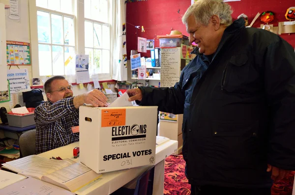 Les Néo-Zélandais votent aux élections générales de 2014 — Photo
