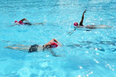 Avustralyalı kadınlar pembe triatlon katılmak.