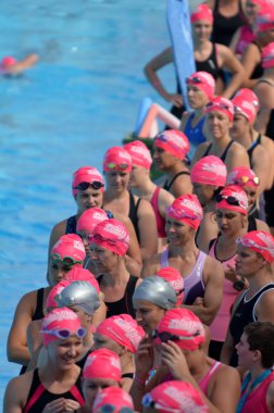 Avustralyalı kadınlar pembe triatlon katılmak.