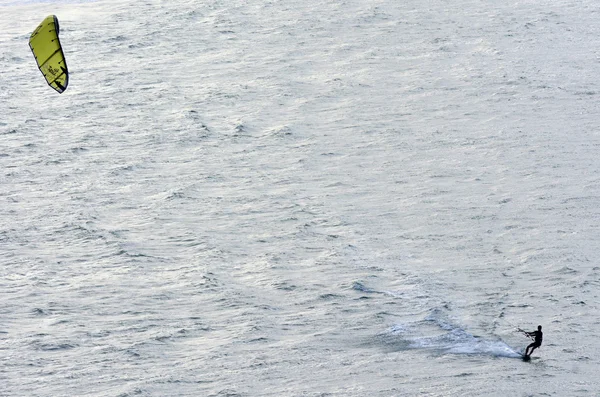 Kitesurfer カイト サーフィンの Siluet — ストック写真