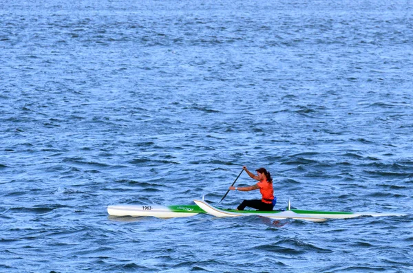 Australian woman sea kayaking. — Stock Photo, Image