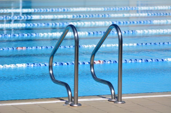 Piscina all'aperto — Foto Stock