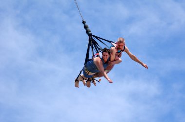 Çift Skycoaster bungee atlama sırasında