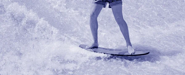 Man ride a surfing board — Stock Photo, Image