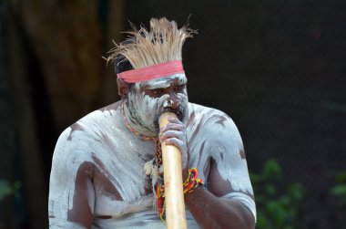 Bir Yugambeh Aborjin adam portresi
