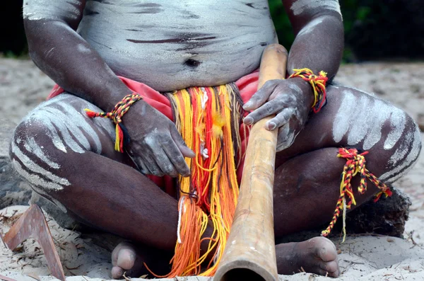 Yugambeh Aboriginal kropp täckt med kroppsfärg — Stockfoto