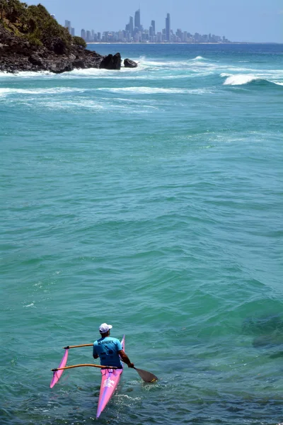 在冲浪者天堂-昆士兰澳大利亚中划独木舟 — 图库照片