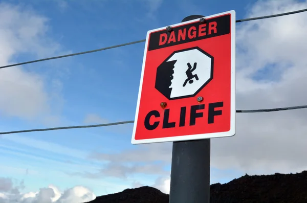 Tehlike Cliff işareti — Stok fotoğraf