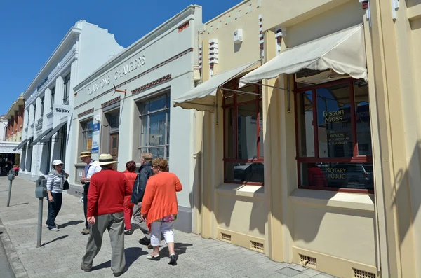 Visitantes com guia turístico em Napier — Fotografia de Stock