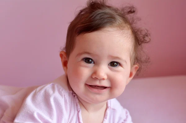 Sorrisos felizes do bebê — Fotografia de Stock