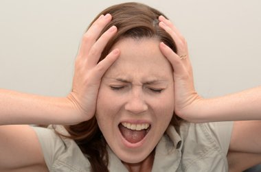 genç kadın çığlık