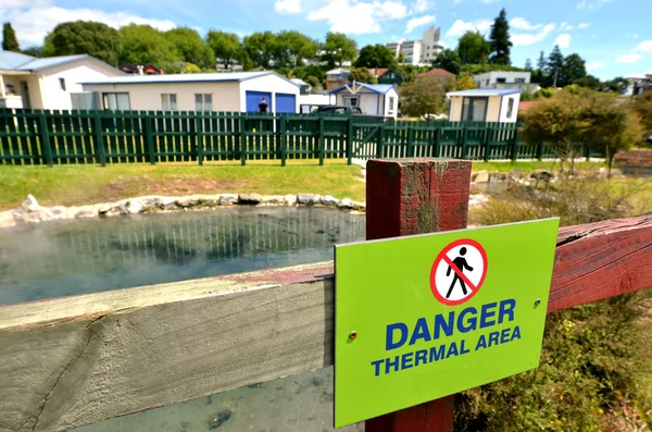 Piscines chaudes dans le village de Rotorua - Nouvelle-Zélande — Photo