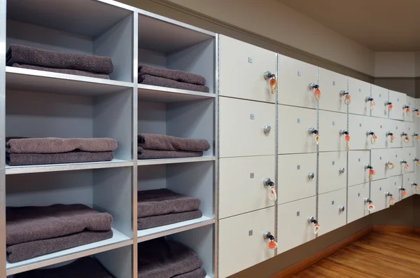 Changing room with lockers — Stock Photo, Image