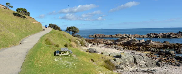 Man runs outdoor around Mout Maunganui — Stock Photo, Image