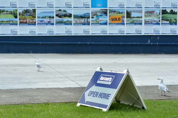 Harcourts inmobiliaria Open Home — Foto de Stock