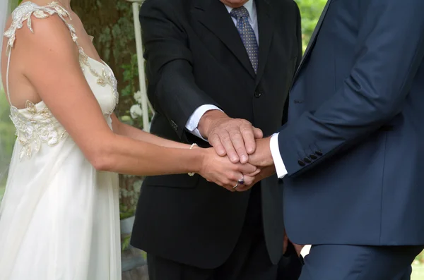 Обмен свадебными клятвами — стоковое фото