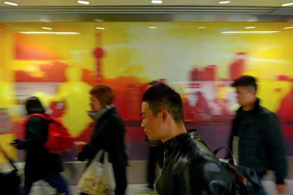 Pasażerów w metro - china w Szanghaju — Zdjęcie stockowe