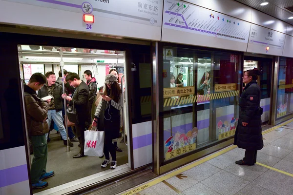 乗客の上海地下鉄 - 中国 — ストック写真