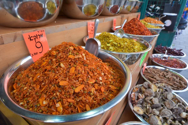 Kryddor i öppna marknaden — Stockfoto