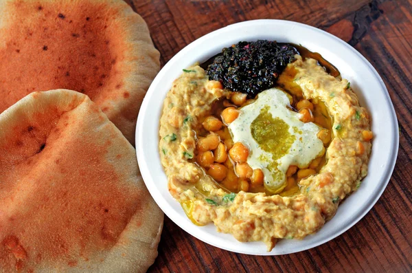 Hummus israelense com azeite — Fotografia de Stock