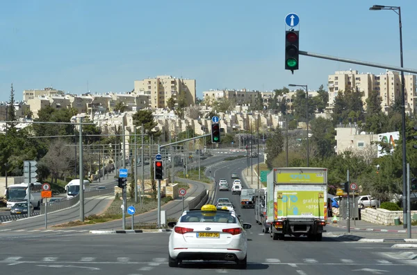 Tráfico en 01 carretera en Jerusalén, Israel — Foto de Stock