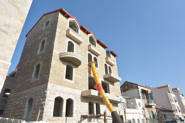 Fachada de piedra de Jerusalén en edificio restaurado Imágenes De Stock Sin Royalties Gratis