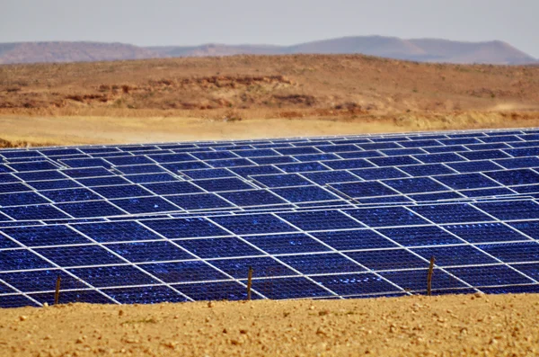 Photovoltaics in desert solar power farm in the Negev desert, Is — Stock Photo, Image