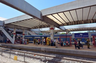 Tel Aviv Savidor merkez tren istasyonu