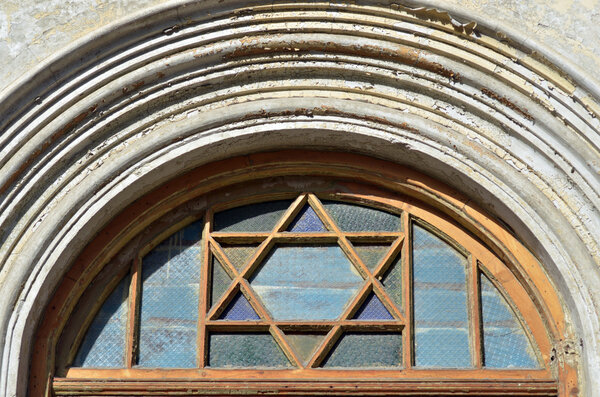 Star of David on a doorway of a synagog