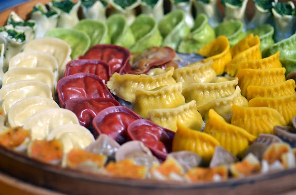 Dim Sum dumplings on display in food market — Stock Photo, Image