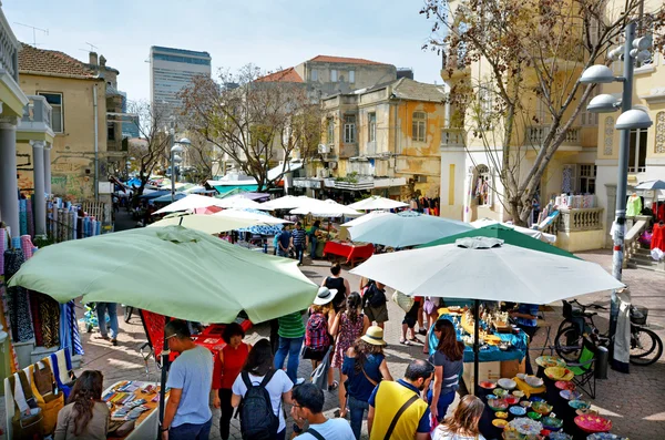 Οι επισκέπτες στο εμπορικό κέντρο πεζόδρομου Binyamin Nachalat — Φωτογραφία Αρχείου