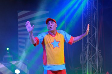 Yuval şem tov yuval hamebulbal karakter olarak onun gösterisi sırasında