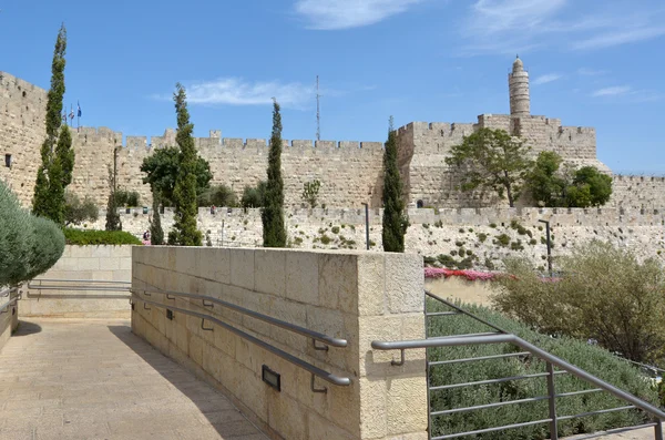 Tower of David and the old city of Jerusalem walls — Stock Photo, Image