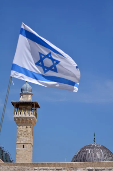Izrael národní flage a mešitu Al-Aksá v Jeruzalémě staré město Izraele — Stock fotografie