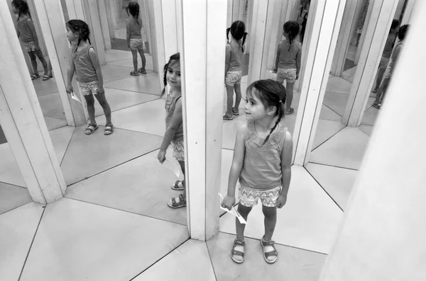 Mirror maze — Stock Photo, Image