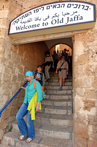 Visitantes en el antiguo puerto de Jaffa — Foto de Stock