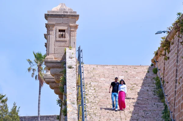 Άραβας ζευγάρι επίσκεψη στα τείχη του akko — Φωτογραφία Αρχείου