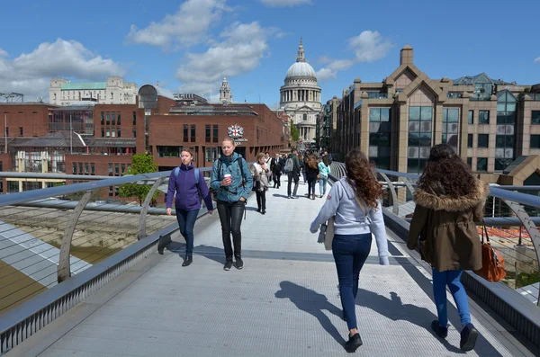 St Pauls Cathedral as view from Millennium Bridge — Stock Photo, Image