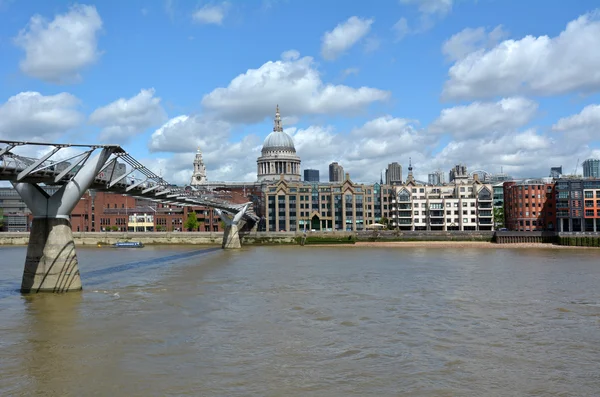 St Pauls Cathedral the and Millennium Bridge ,london UK — 图库照片