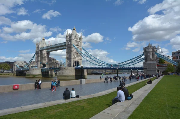 Tower Bridge em Londres - Inglaterra — Fotografia de Stock