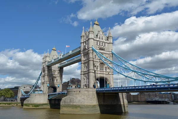Londyn Maja 2015 Obejmujących Tower Bridge Nad Tamizą Londynie — Zdjęcie stockowe