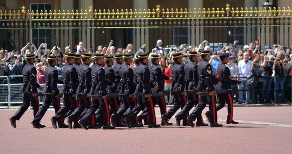Cambio de la ceremonia de la Guardia en el Palacio de Buckingham —  Fotos de Stock