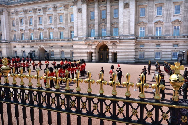 Changing the Guards ceremony at Buckingham Palace — Stock fotografie