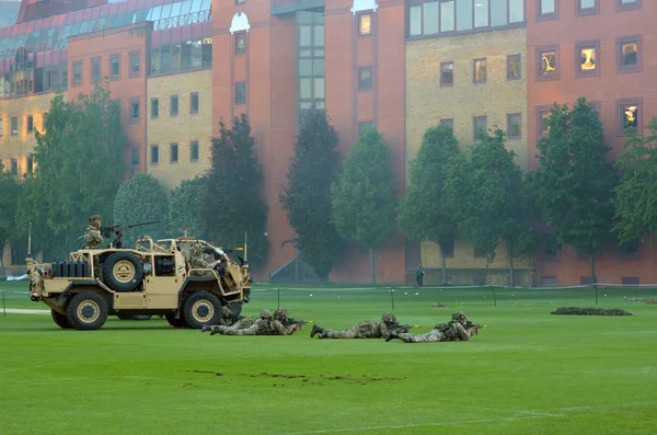 Britische Armee während einer Demonstration — Stockfoto