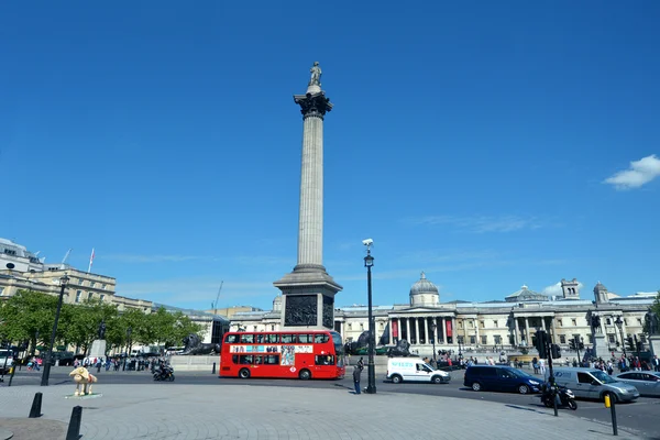 Колонна Нельсона на Трафальгарской площади в Лондоне — стоковое фото
