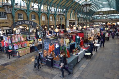 Visitors in Apple Market in Covent Garden in London, UK